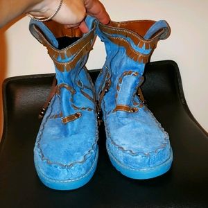 Kcshscr Blue Suede boots with Straps